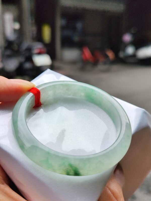 冰透起膠飄綠花正鐲
