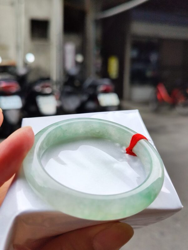 冰透起膠飄綠花正鐲