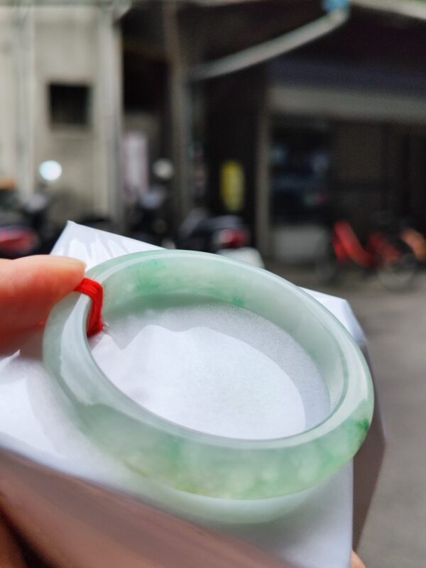冰透起膠飄綠花正鐲