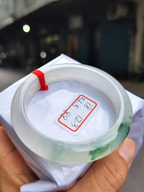 頂級放光玻璃種飄綠花正圈超厚庄手鐲