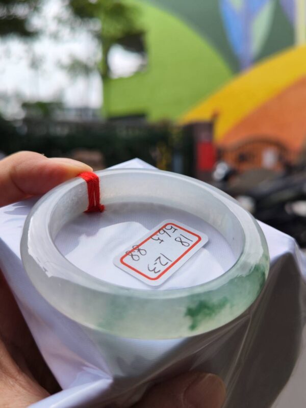 頂級放光玻璃種飄綠花正圈超厚庄手鐲