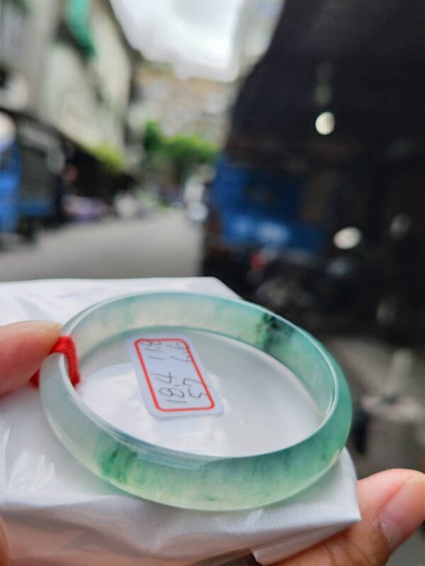 頂級放光玻璃種飄綠花正圈手鐲