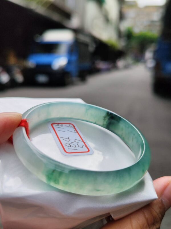 頂級放光玻璃種飄綠花正圈手鐲