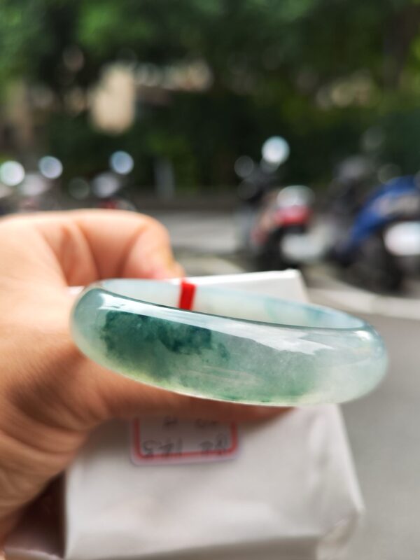 頂級放光玻璃種飄綠花正圈寬版手鐲