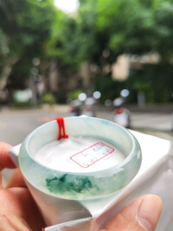 頂級放光玻璃種飄綠花正圈寬版手鐲