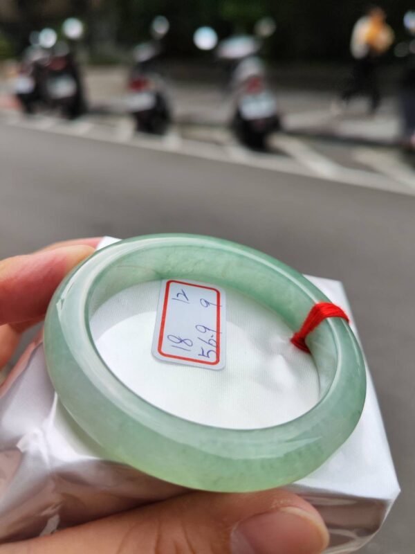 冰種起膠滿綠正圈厚庄手鐲