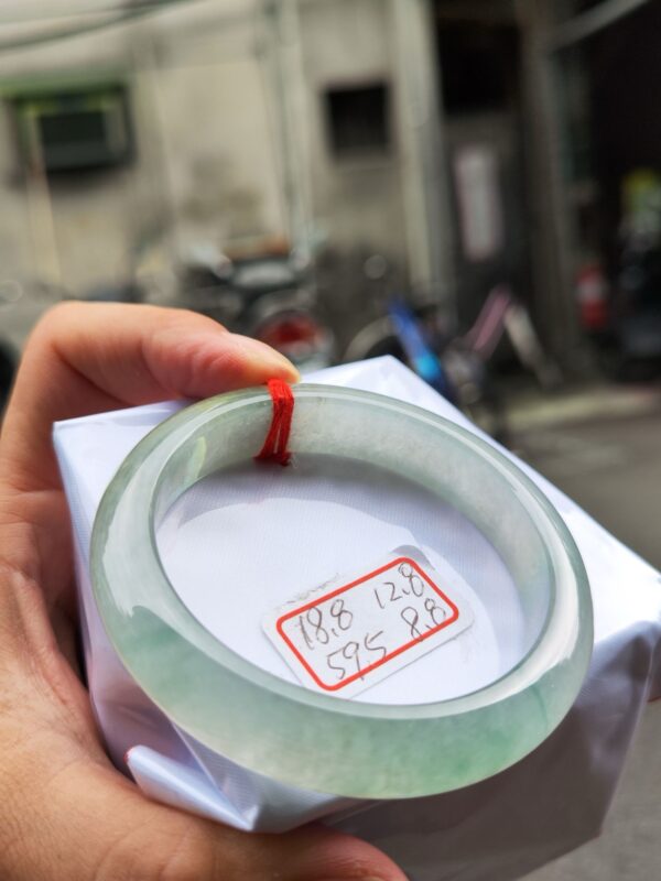 頂級放光玻璃種飄綠花正圈厚庄手鐲