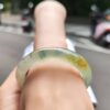 頂級放光玻璃種蜜黃飄綠花正圈厚庄手鐲