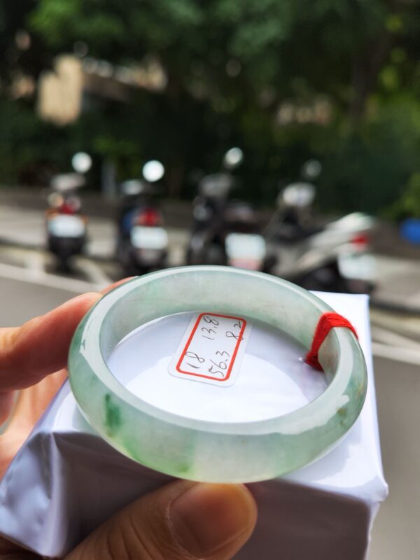 放光玻璃種飄綠正圈手鐲