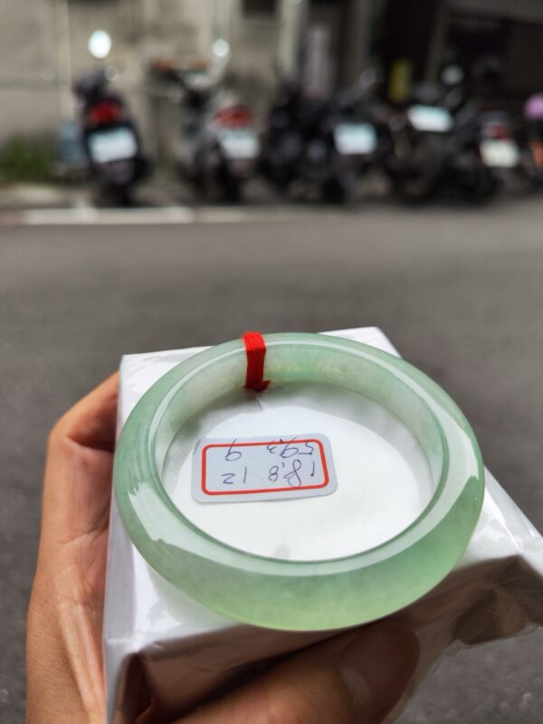 冰種起光膠感十足果綠正圈厚庄手鐲