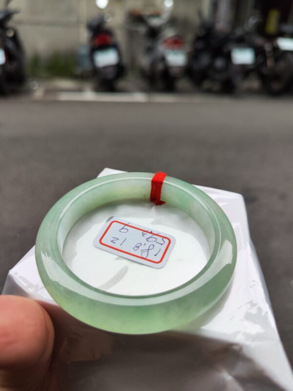 冰種起光膠感十足果綠正圈厚庄手鐲