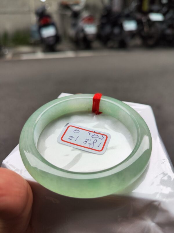 冰種起光膠感十足果綠正圈厚庄手鐲