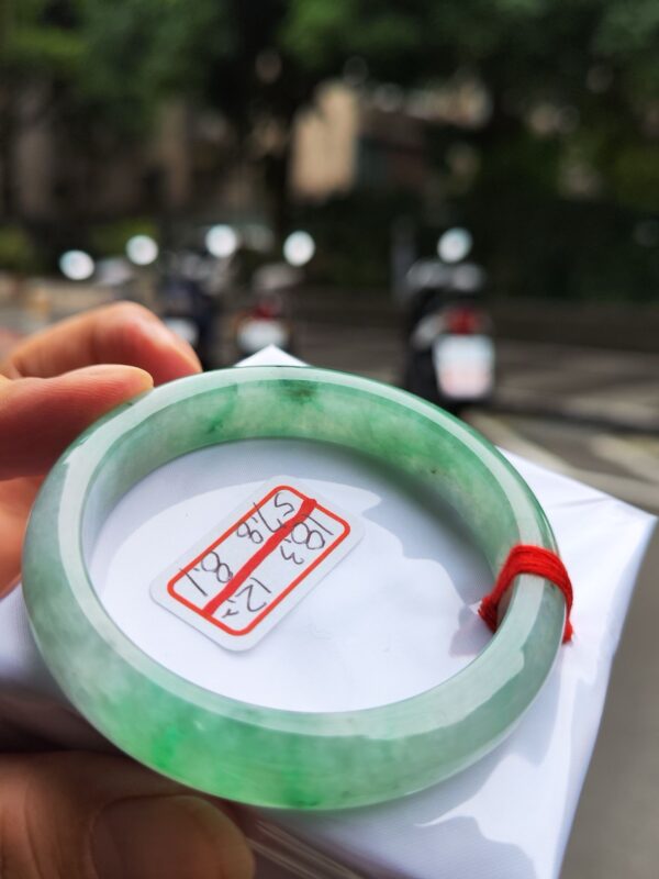 冰感十足飄陽綠正圈厚庄手鐲