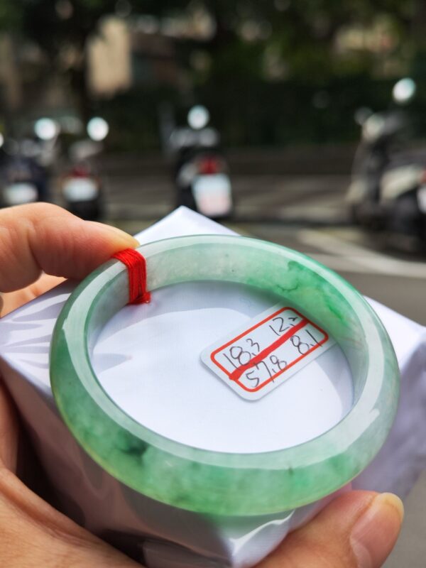 冰感十足飄陽綠正圈厚庄手鐲