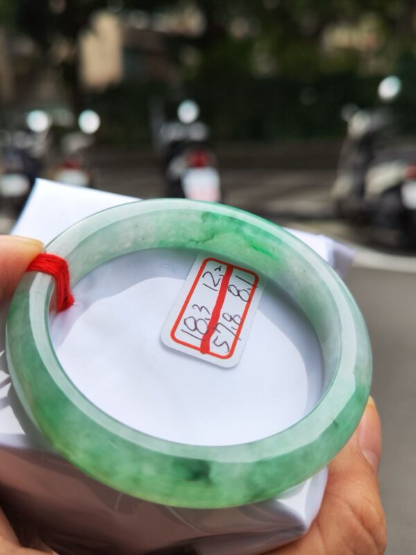冰感十足飄陽綠正圈厚庄手鐲