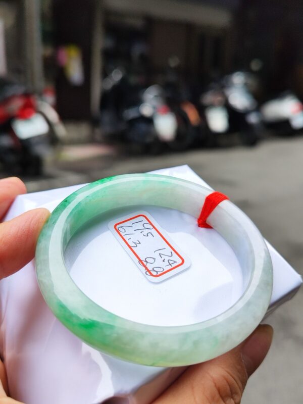 大手圍飄陽綠正圈厚庄手鐲