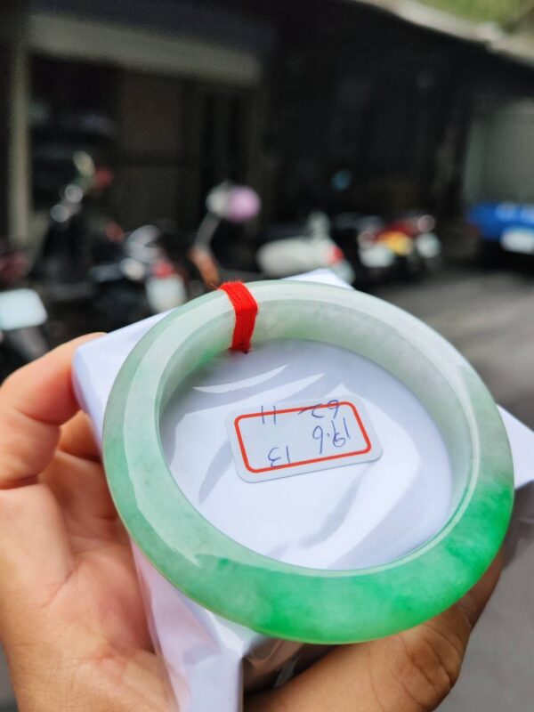 糯冰種飄陽綠正圈超厚庄手鐲