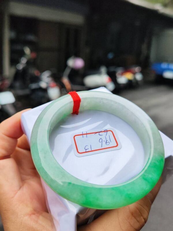 糯冰種飄陽綠正圈超厚庄手鐲