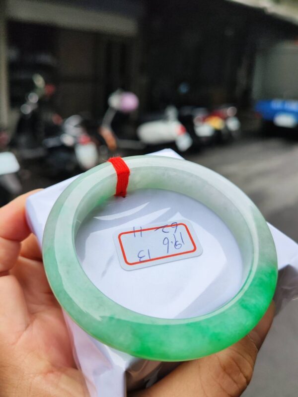糯冰種飄陽綠正圈超厚庄手鐲