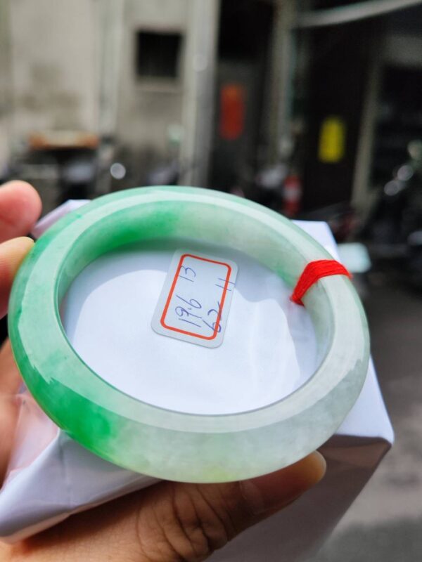 糯冰種飄陽綠正圈超厚庄手鐲
