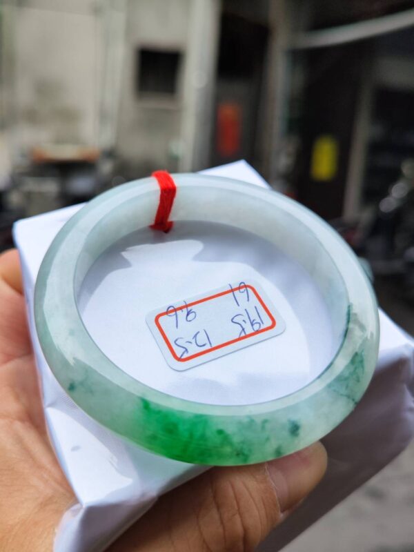 糯冰種飄陽綠正圈超厚庄手鐲