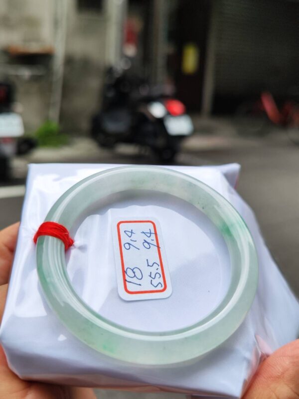 放光玻璃種飄綠花正圈手鐲