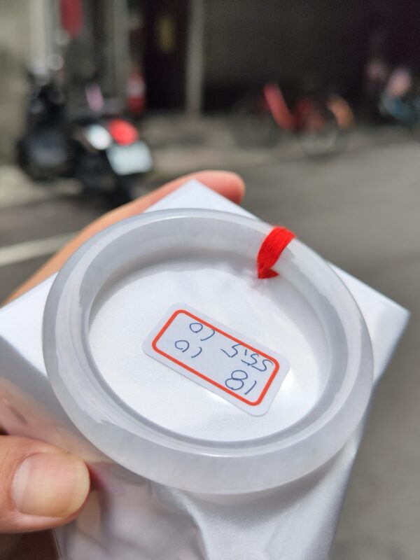 天然緬甸玉A貨 (( 冰種))白月光正圈圓骨手鐲