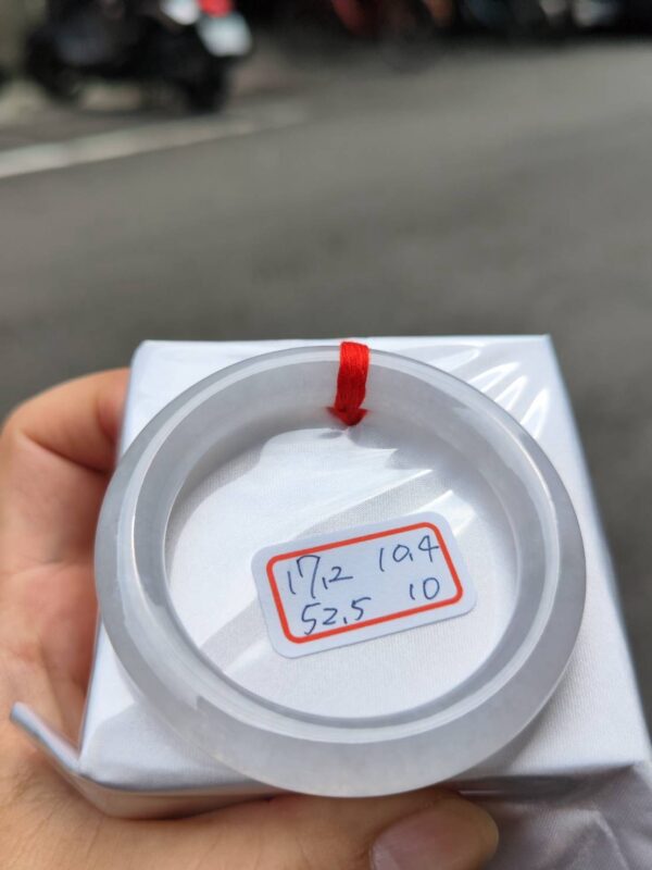 天然緬甸玉A貨 (( 冰種))白月光正圈圓骨手鐲
