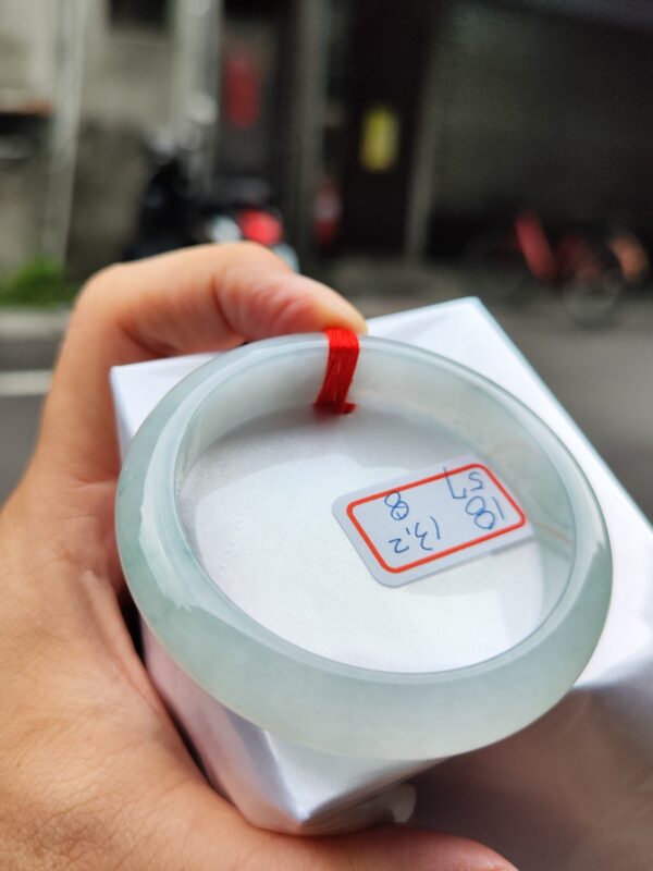 天然緬甸玉A貨 (( 冰種))飄花正圈厚庄手鐲