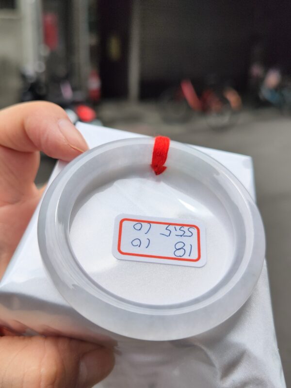 天然緬甸玉A貨 (( 冰種))白月光正圈圓骨手鐲