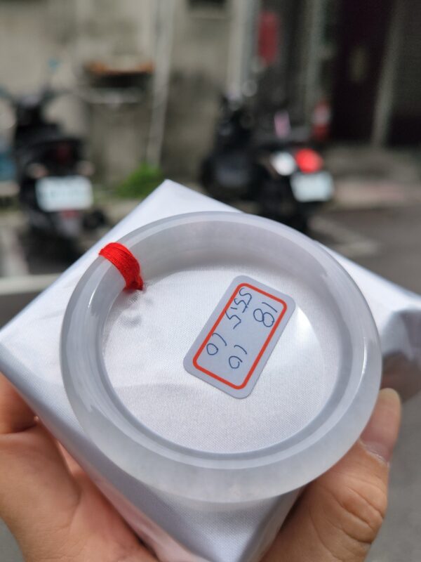 天然緬甸玉A貨 (( 冰種))白月光正圈圓骨手鐲