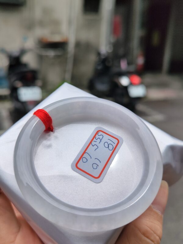 天然緬甸玉A貨 (( 冰種))白月光正圈圓骨手鐲