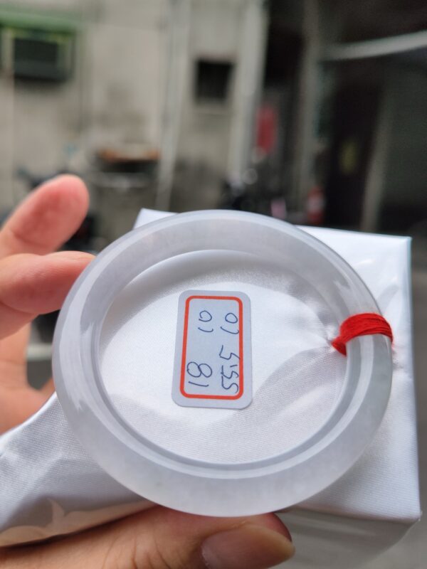 天然緬甸玉A貨 (( 冰種))白月光正圈圓骨手鐲