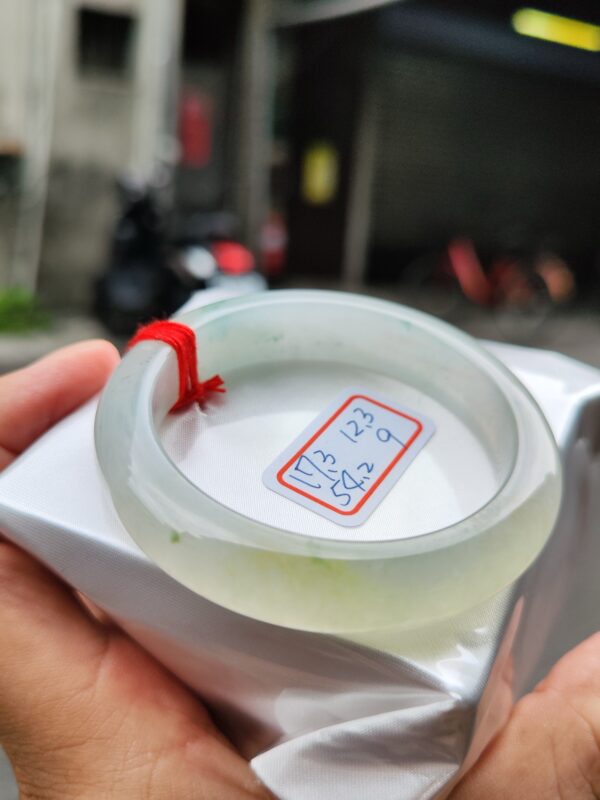 天然緬甸玉A貨 放光玻璃種飄花正圈厚庄手鐲