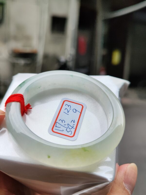 天然緬甸玉A貨 放光玻璃種飄花正圈厚庄手鐲
