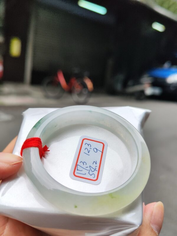 天然緬甸玉A貨 放光玻璃種飄花正圈厚庄手鐲