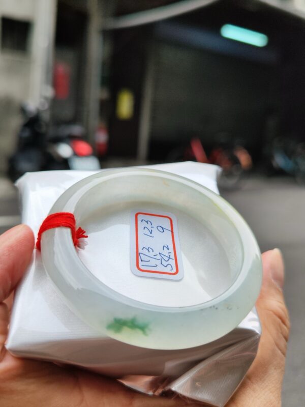 天然緬甸玉A貨 放光玻璃種飄花正圈厚庄手鐲