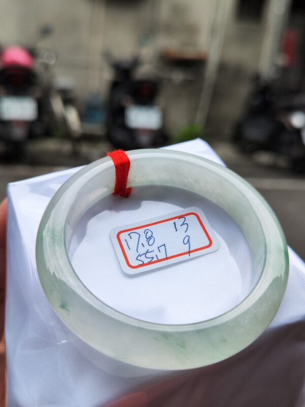 天然緬甸玉A貨 放光玻璃種飄綠花正圈厚庄手鐲