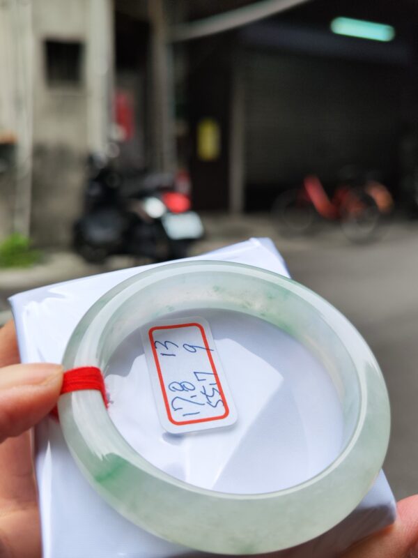 天然緬甸玉A貨 放光玻璃種飄綠花正圈厚庄手鐲