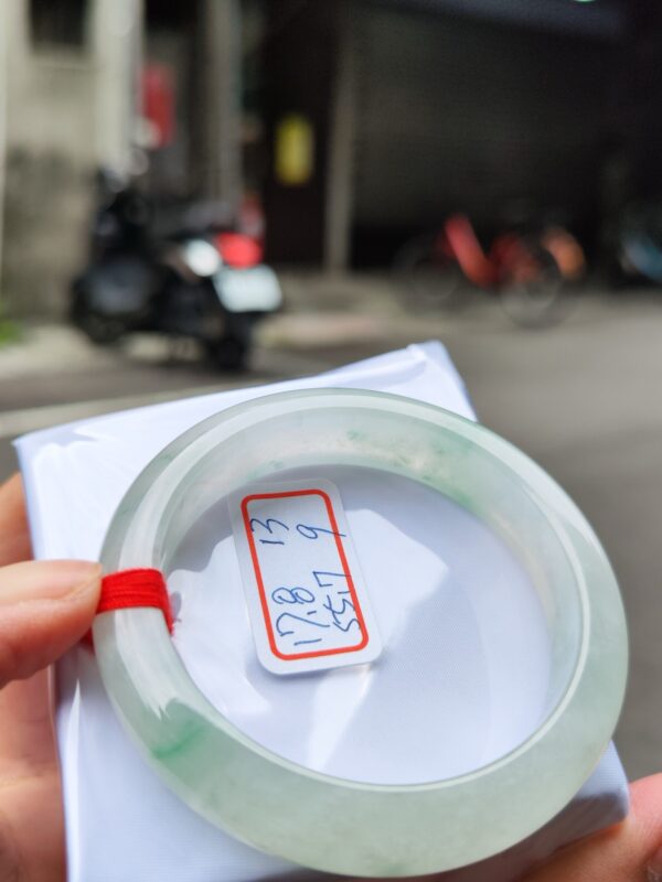 天然緬甸玉A貨 放光玻璃種飄綠花正圈厚庄手鐲