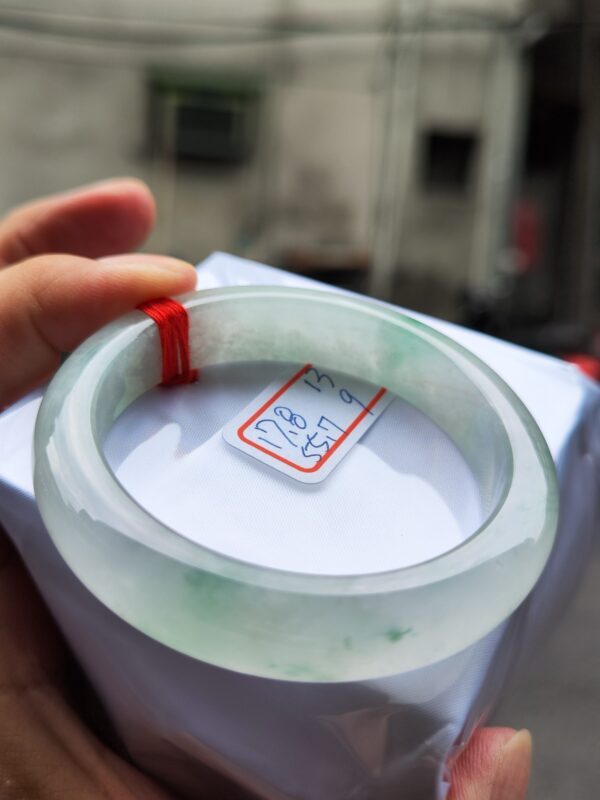 天然緬甸玉A貨 放光玻璃種飄綠花正圈厚庄手鐲