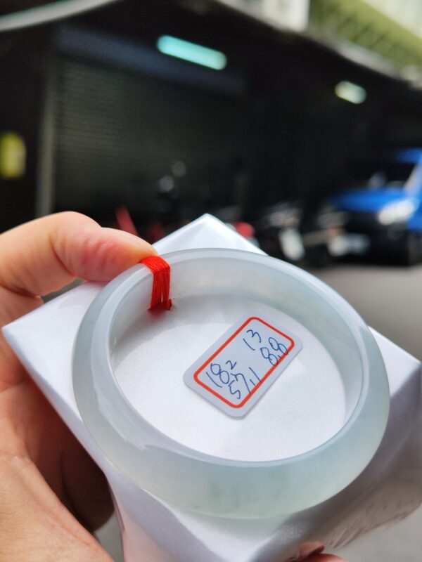 天然緬甸玉A貨 (( 冰種))飄花正圈厚庄手鐲