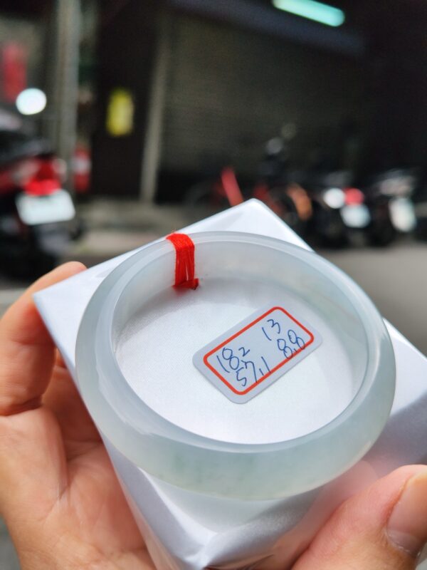 天然緬甸玉A貨 (( 冰種))飄花正圈厚庄手鐲