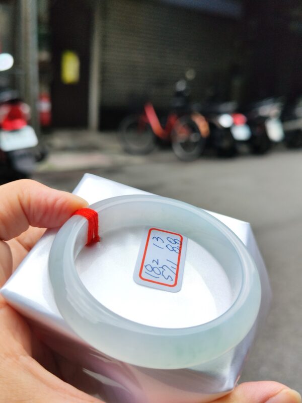 天然緬甸玉A貨 (( 冰種))飄花正圈厚庄手鐲