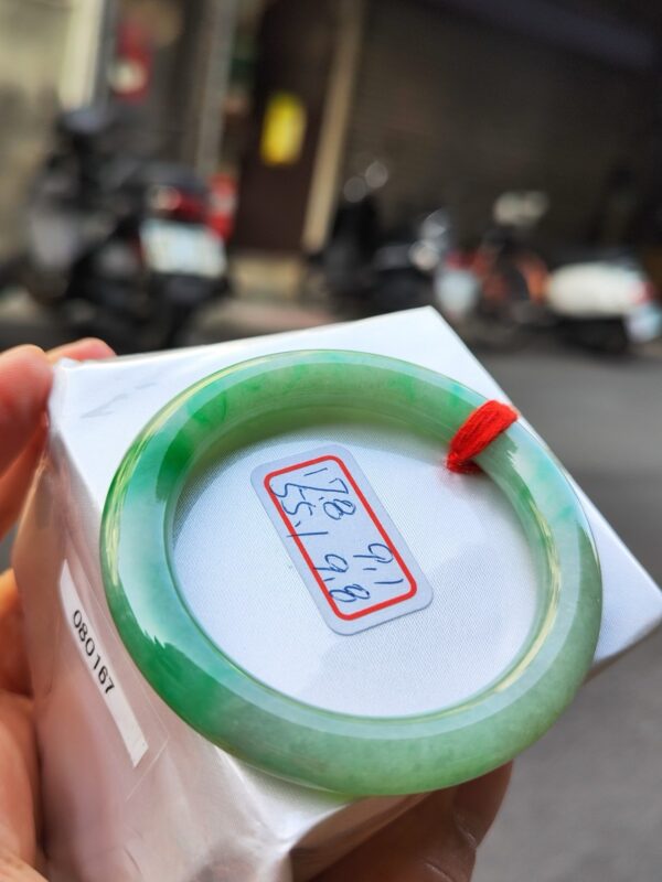 天然緬甸玉A貨 飄陽綠正圈圓骨手鐲