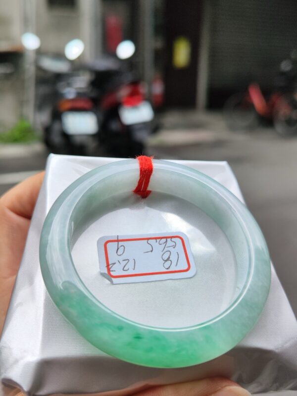 天然緬甸玉A貨 飄綠花正圈厚庄手鐲