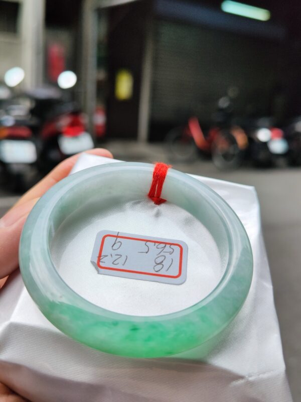 天然緬甸玉A貨 飄綠花正圈厚庄手鐲