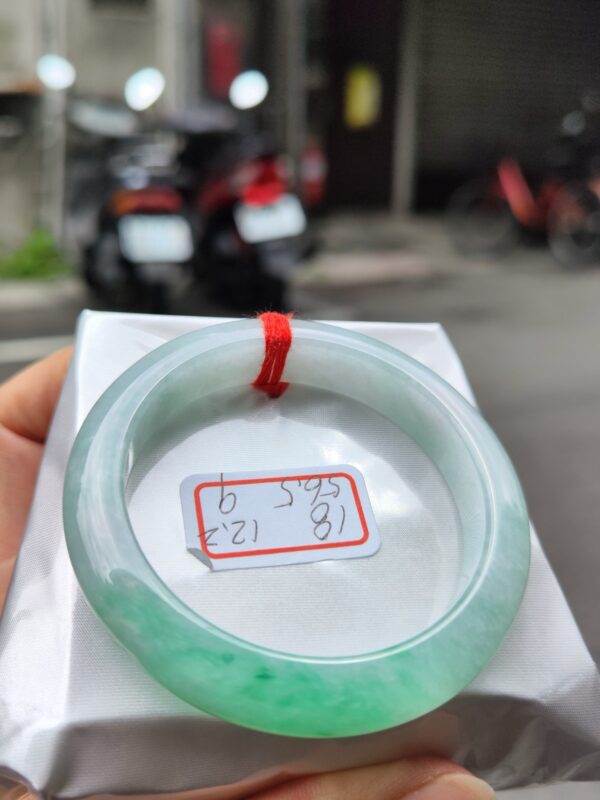 天然緬甸玉A貨 飄綠花正圈厚庄手鐲