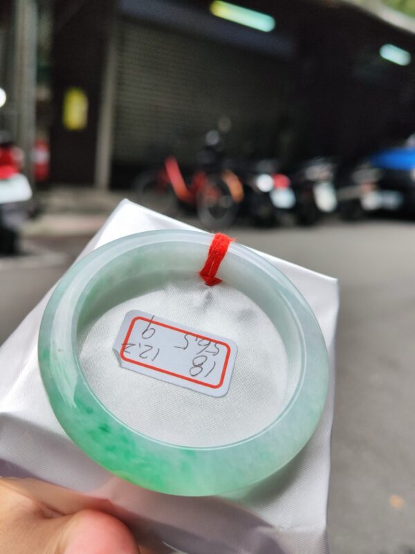 天然緬甸玉A貨 飄綠花正圈厚庄手鐲