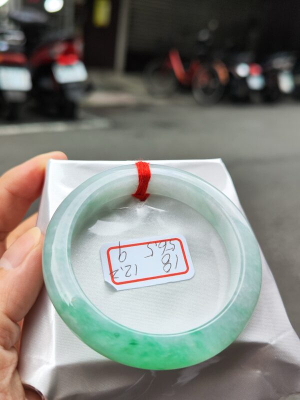 天然緬甸玉A貨 飄綠花正圈厚庄手鐲